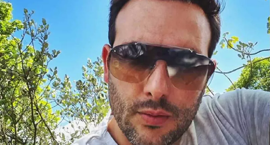 Selfi de Sebastián Martínez, actor que alborotó a sus fans con baile en Instagram.