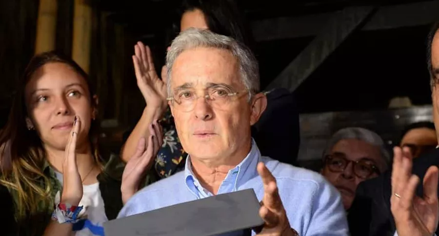 Álvaro Uribe Vélez, que le pidió al gobernador de Antioquia poner toque de queda en algunos municipios para Halloween