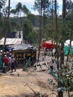 Imagen del lugar en que se adelantan trabajos para rescatar a mineros atrapados en Boyacá