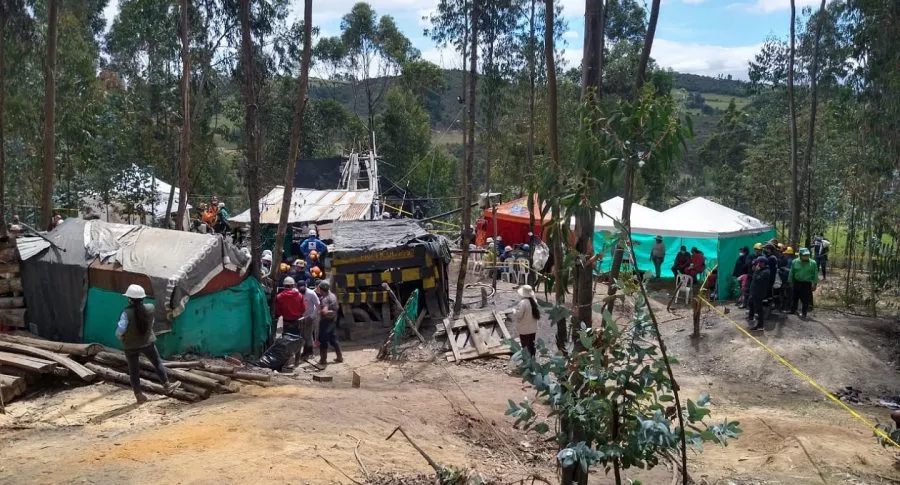 Imagen del lugar en que se adelantan trabajos para rescatar a mineros atrapados en Boyacá