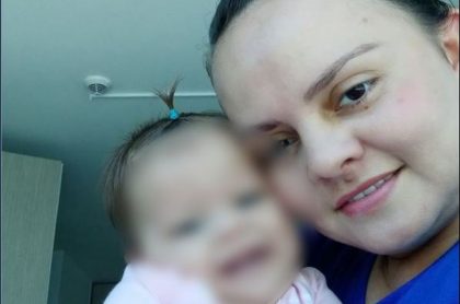 La madre dijo que su bebé murió en un hospital en Bogotá, el jueves en la tarde, esperando el medicamento