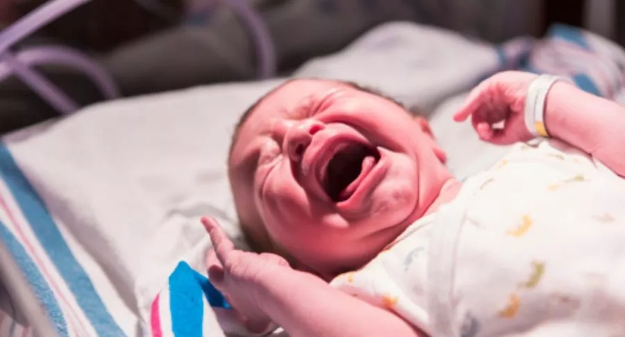 Bebé recién nacido, ilustra nota de bebé que fue encontrado llorando luego de ser declarado muerto