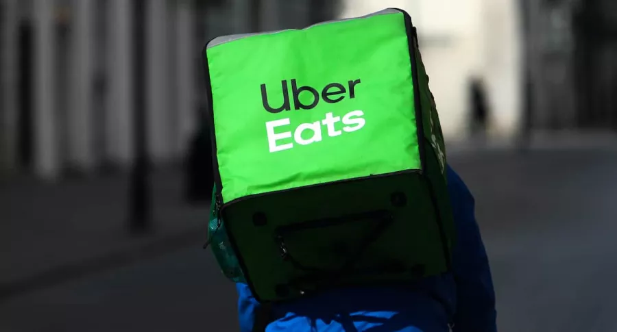 Repartidor de Uber Eats, servicio que se va de Colombia en noviembre por razones económicas