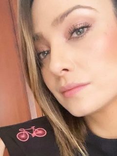 Selfi de Mónica Jaramillo, quien mostró que Isabel Cristina Estrada es su guapa compañera de ciclismo.