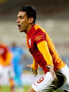 Falcao García celebrando su gol en la victoria 2-1 del Galatasaray sobre el Erzurumspor.