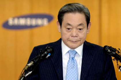 Lee Kun-hee, presidente de Samsung que falleció el 25 de octubre en Seúl, Corea del Sur, durante una rueda de prensa en la capital surcoreana el 22 de abril de 2008.