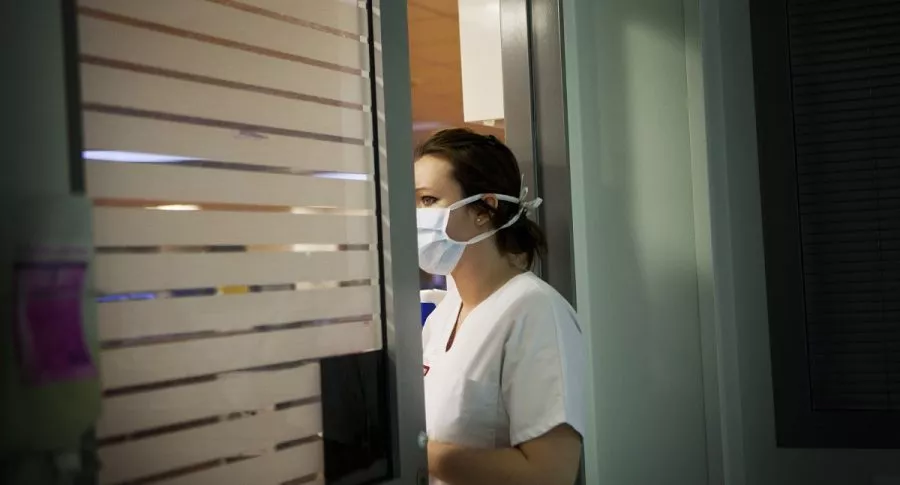 Enfermera en una sala de emergencias en medio de la pandemia del coronavirus. (imagen de referencia)