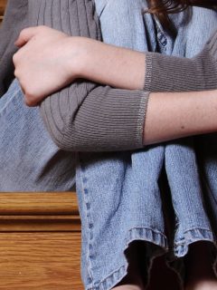 Imagen que ilustra nota de la captura de mujer que grababa pornografía infantil con sus hijas