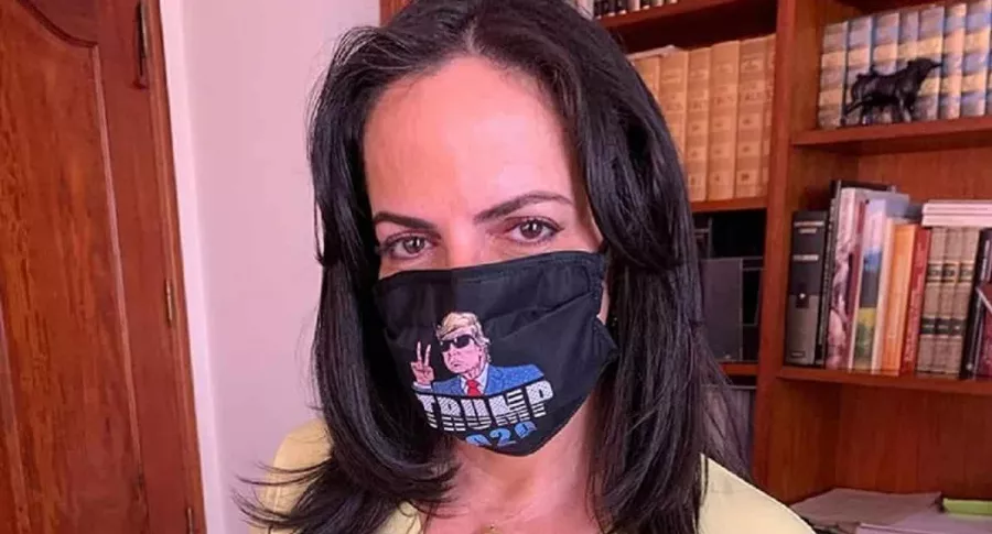 María Fernanda Cabal utilizando un tapabocas de Trump, que responde sobre si está influyendo en las elecciones de Estados Unidos