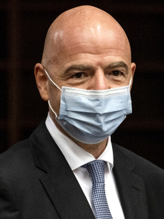 (FILES) In this file photo taken on September 14, 2020 Gianni Infantino, president of the International Federation of Association Football (FIFA) arrives to sign a Memorandum of Understanding at Vienna International Centre in Vienna, Austria on September 14, 2020, on the occasion of a new partnership with the United Nation's Office on Drugs and Crime (UNODC) to jointly tackle corruption and crime in football. - FIFA president Gianni Infantino was tested positive for Covid-19 according to officials on October 27, 2020. (Photo by JOE KLAMAR / AFP)