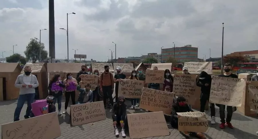 Imagen de los comerciantes del sur de Bogotá que protestan por falta de ayudas
