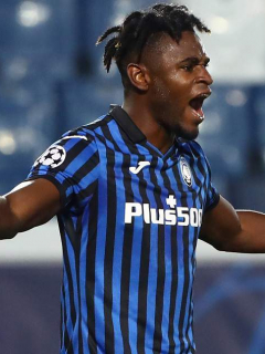 Duván Zapata celebrando sus goles en Champions League en el partido Atalanta vs Ajax