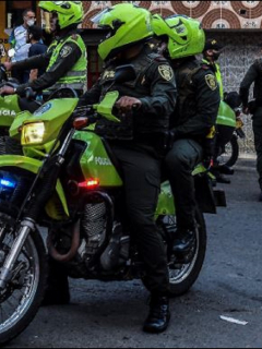 Imagen de policías en moto que ilustra caso de emboscada en donde murió un uniformado, en Valle del Cauca
