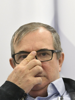 Rodrigo Londoño, ‘Timochenko’, acusado por una mujer de haber abusado de ella cuando era niña, aparece durante una rueda de prensa durante el Día de la Contribución a la Verdad, el 18 de febrero de 2020.