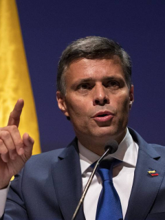 Leopoldo López, en rueda de prensa donde aclaró si su fuga fue pactada entre Venezuela y España.