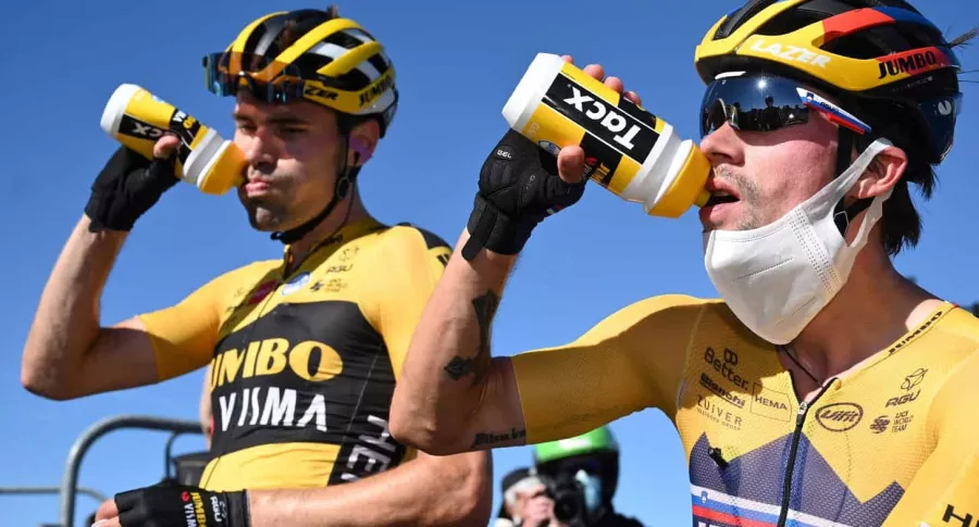Tom Dumoulin se retira de la Vuelta a España. Imagen de referencia junto a Primoz Roglic.