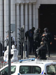 Con puñal, hombre mata a 3 personas en Niza, Francia.