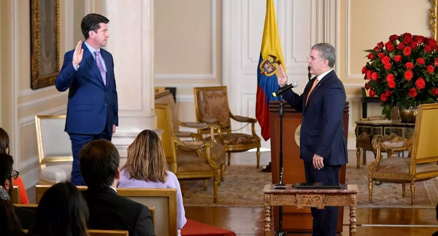 Diego Molano, alto funcionario del Gobierno que tiene coronavirus, y el presidente Iván Duque