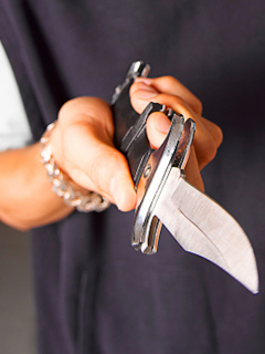 Frustran ataque de hombre con cuchillo en Lyon