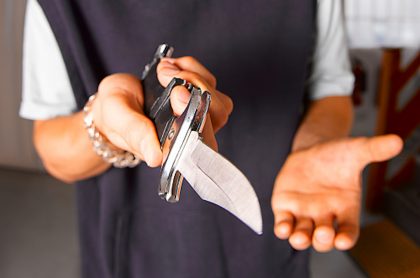 Frustran ataque de hombre con cuchillo en Lyon