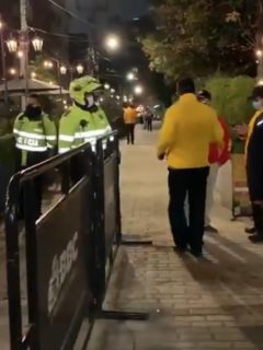 Este jueves se le había impedido el paso por esa calle a un ciudadano venezolano y sus dos hijas.