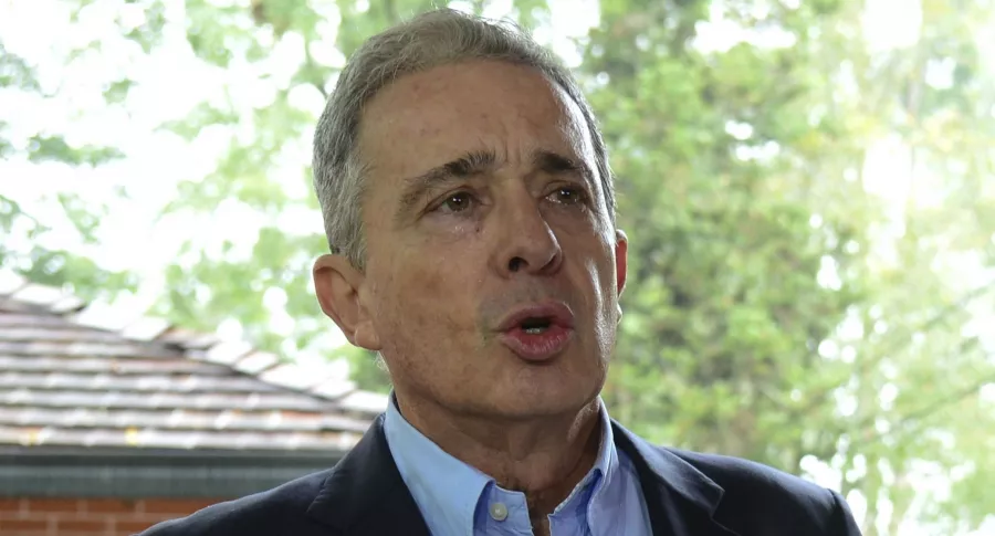 Álvaro Uribe, expresidente al que autoridades desmintieron por un trino que hizo