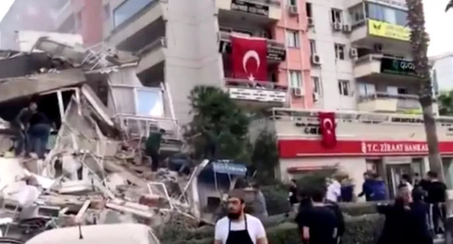 Temblor de 6,7 grados en Turquía deja daños materiales.