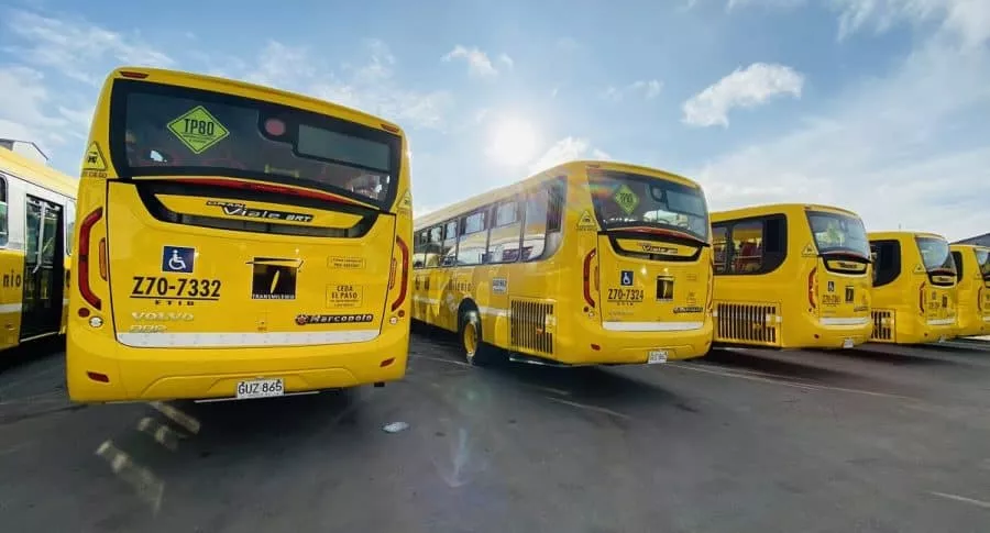Buses amarillos del SITP, ilustran nota de por qué los pintaron de ese color.