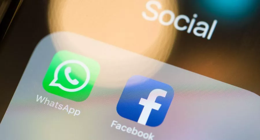 Logotipos de WhatsApp y Facebook para ilustrar nota sobre las aplicaciones con más intentos de 'phishing'