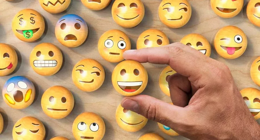 Imagen de emojis, ilustra nota sobre cómo poner los emojis, antes o después del punto.