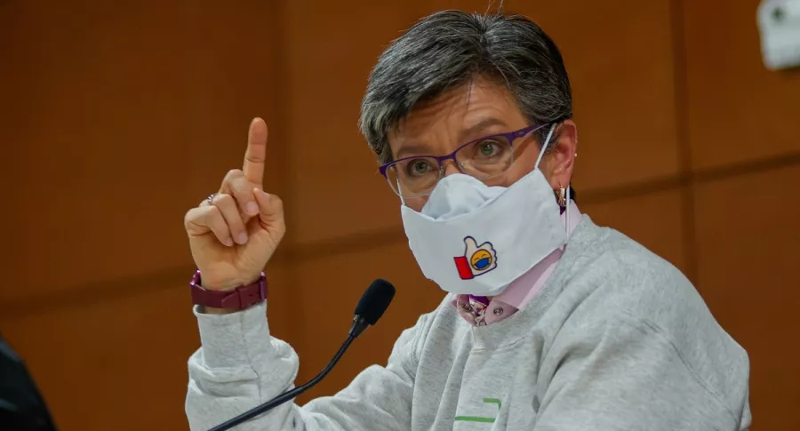 Claudia López, alcaldesa de Bogotá, a quien la CIDH le llamó la atención por sus declaraciones sobre migrantes venezolanos, durante una rueda de prensa el 2 de octubre de 2020.