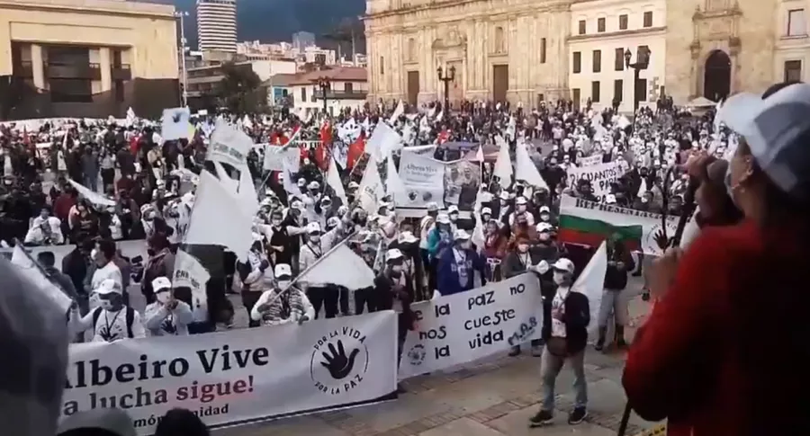 Desmovilizados de las Farc se tomaron Plaza de Bolívar de Bogotá