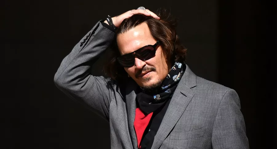Johnny Depp, que acaba de perder la batalla jurídica contra el diario The Sun, cuando llegaba a una de las audiencias del proceso, el 21 de julio de 2020.