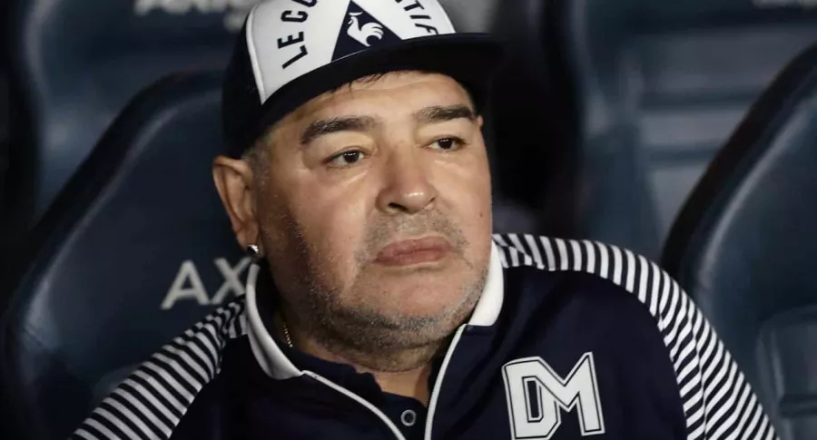Hospitalizan a Diego Maradona en Argentina