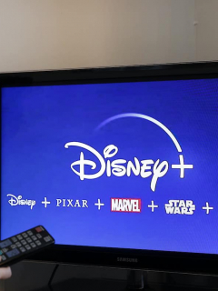 Logotipo de Disney+ para ilustrar nota sobre la preventa de la suscripción anual del servicio en Colombia