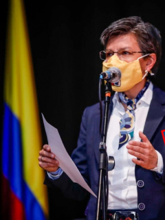 Claudia López al anunciar la obra del Regiotram de Occidente.