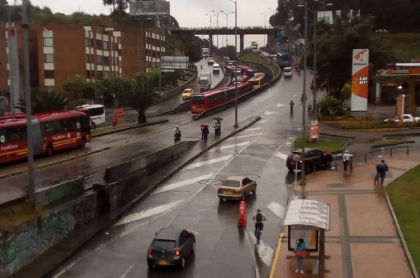 El joven se arrojó desde el puente de la estación 21 Ángeles, y un hermano dijo que sería por problemas en su trabajo