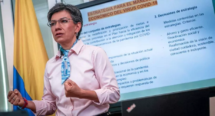 Claudia López, criticada por el diario venezolano El Nacional por sus declaraciones contra los venezolanos, aparece cuando presentaba en mayo de 20202 el Plan de Desarrollo distrital