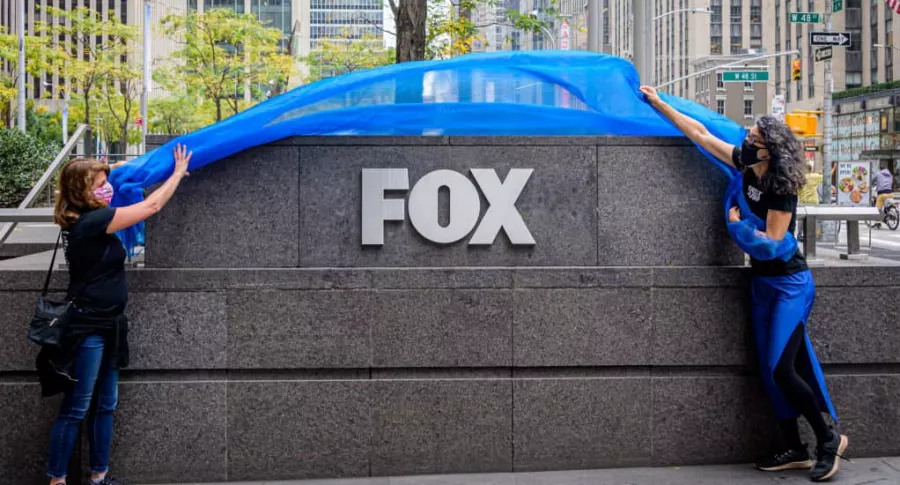 Fachada de Fox, cadena que pide a sus presentadores no llamar presidente electo a Biden