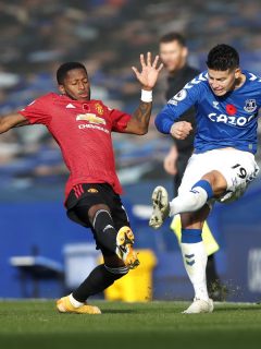 James Rodríguez en la derrota 1-3 del Everton frente al Manchester United.