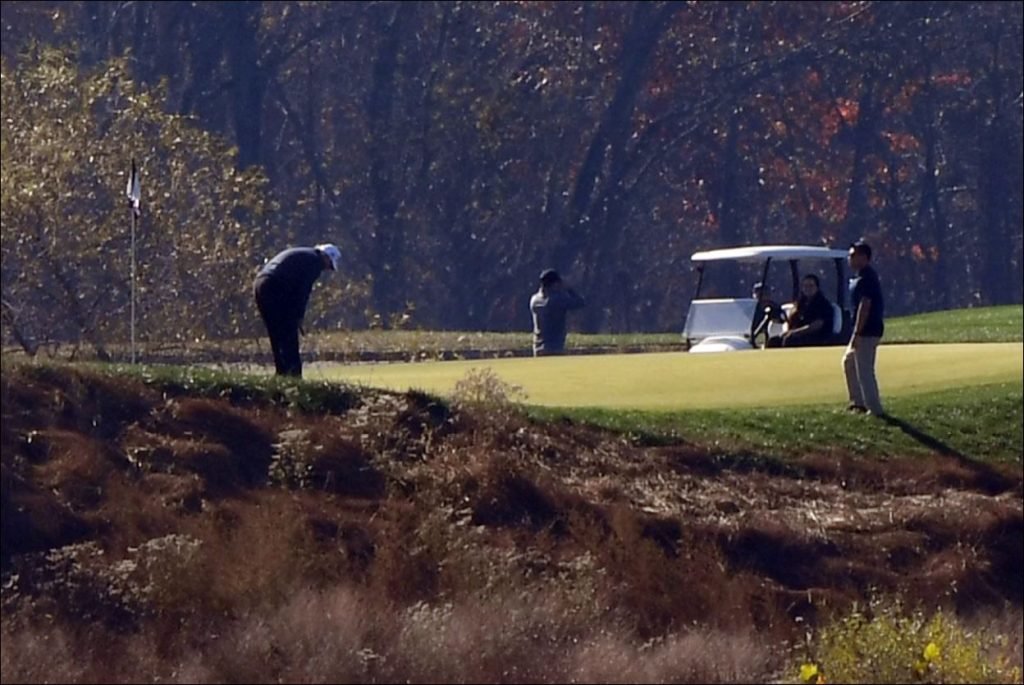 Trump dejó la Casa Blanca y se fue a jugar golf tras derrota con Biden - AFP