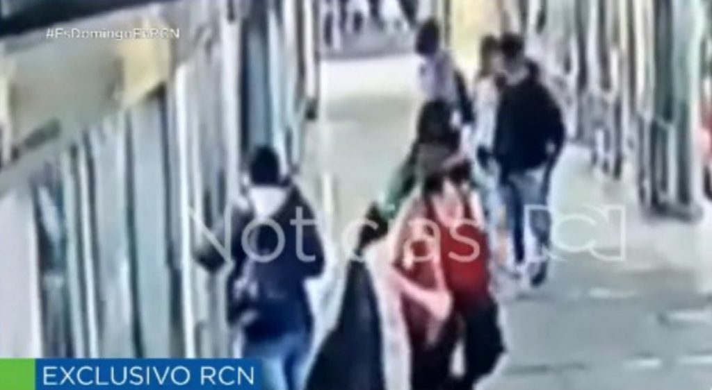 Captura de pantalla de Noticias RCN que muestra cómo asesinaron a Oswaldo Muñoz.