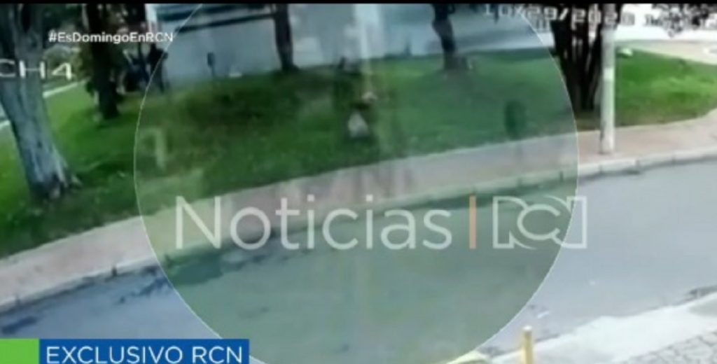 Captura de pantalla de Noticias RCN que muestra cómo asesinaron a Oswaldo Muñoz.