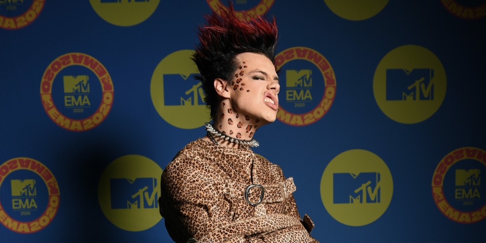 Yungblud en la alfombra de los MTV EMA 2020
