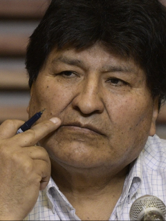 Evo Morales gesticula, que regresa este lunes a Bolivia, habla durante una rueda de prensa en Buenos Aires, el 22 de octubre de 2020.