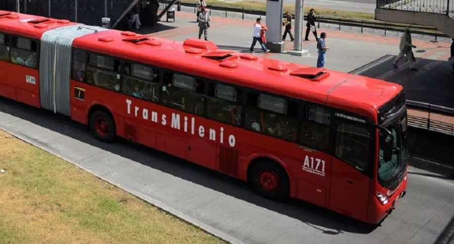 Imagen de bus de Transmilenio ilustra nota sobre nuevo atraco en un articulado, frente a la estación de Marsella