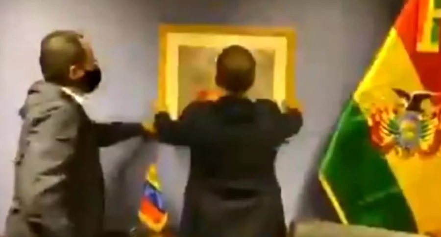 Maduro recupera embajada en Bolivia.