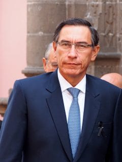 Martín Vizcarra, quien fue destituido de la presidencia de Perú, en un acto público.