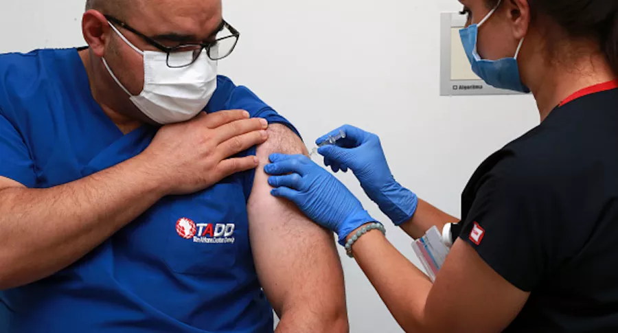 Suspenden pruebas clínicas de vacuna china en Brasil