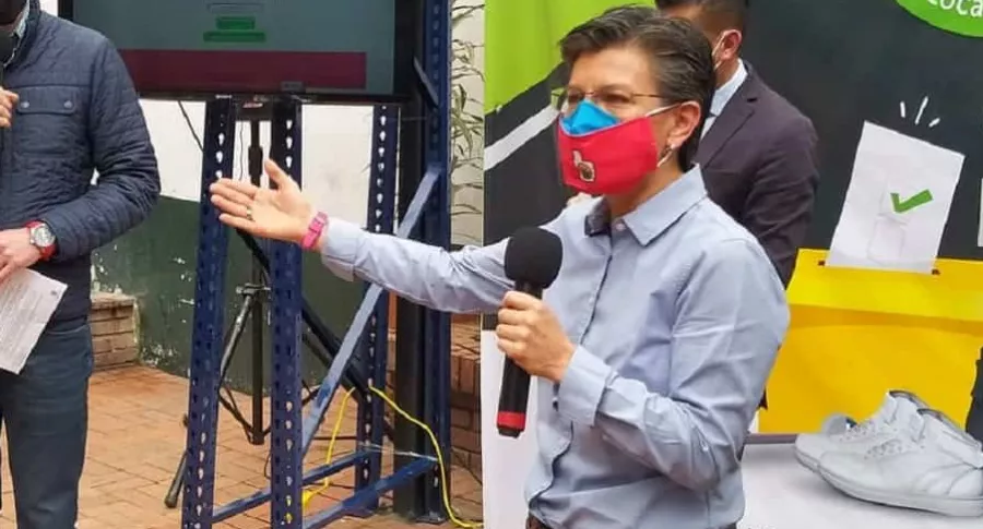 Claudia López, a quien el parlamento de Venezuela le pide retractarse de declaraciones "xenófobas", aparece en la instalación de las primeras votaciones de los Consejos Locales de la Bicicleta, el primero de agosto de 2020.